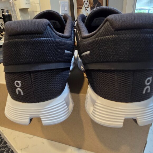 On Cloud 5 (Black/White) - Mens Size 11 NEW - SKU 59.98919 - Running - Hiking - Picture 8 of 11